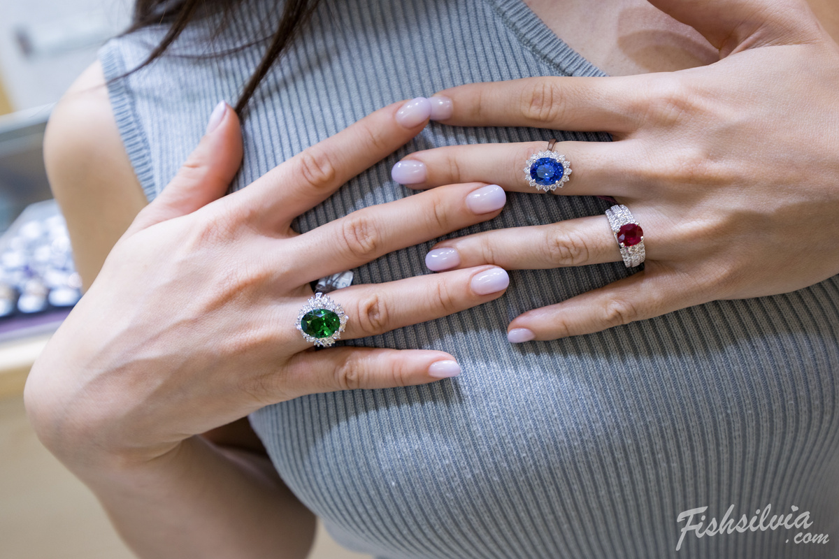 久大當舖(JiuDaPawn)顧客選購現場