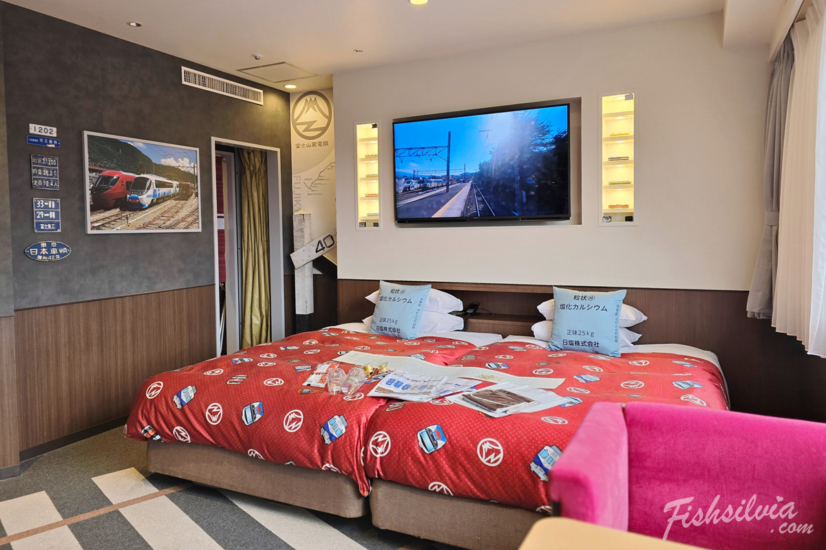 富士山飯店推薦富士急行主題房床鋪