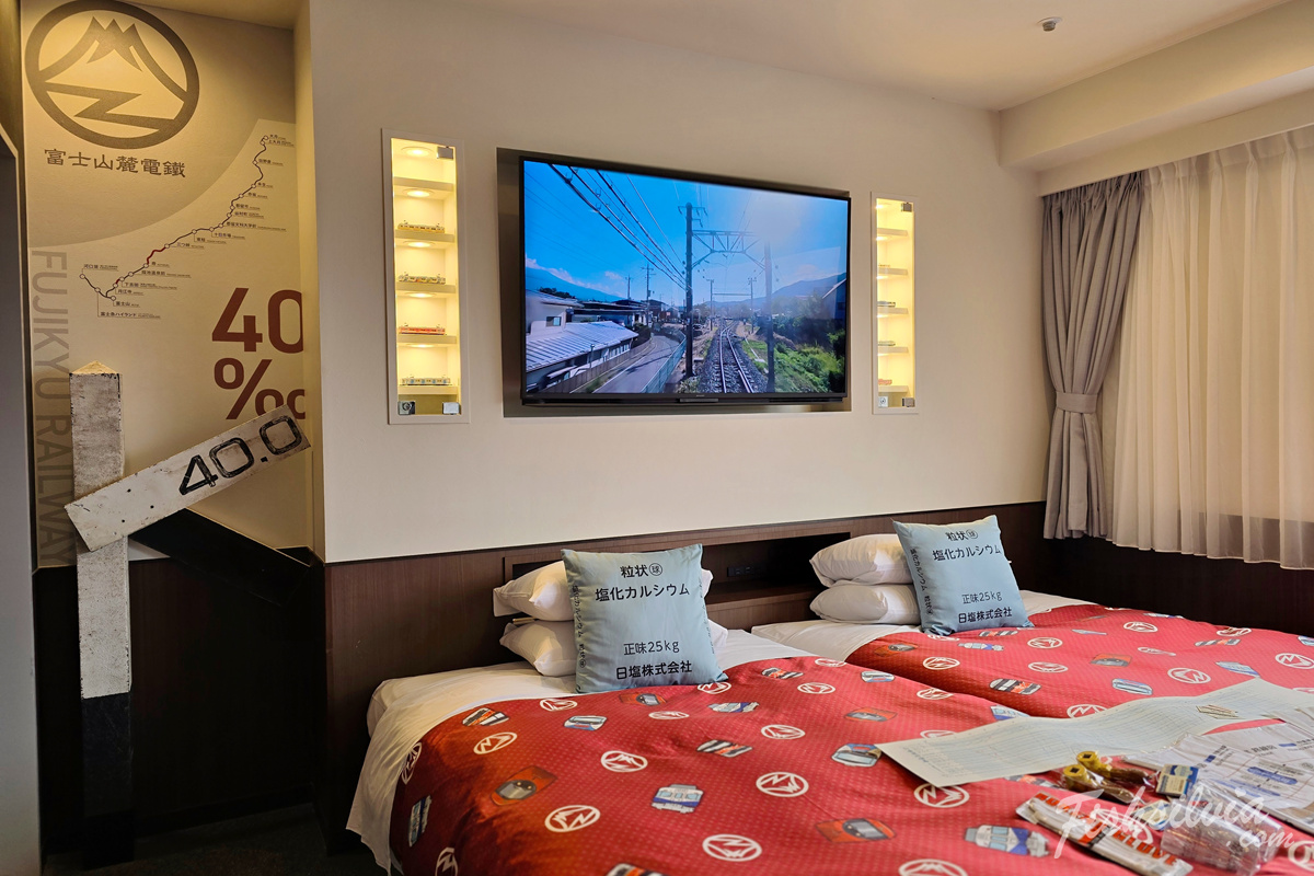 富士山飯店推薦富士急行主題房床鋪