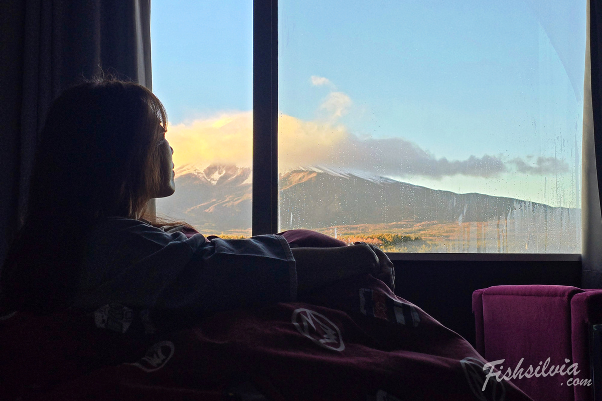 富士急樂園飯店房間窗外富士山景觀