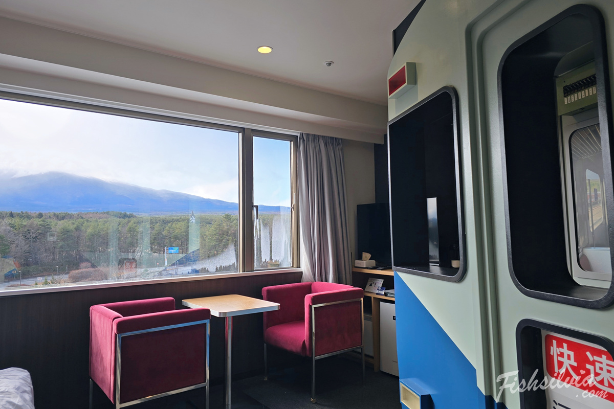 富士急樂園飯店房間窗外富士山景觀