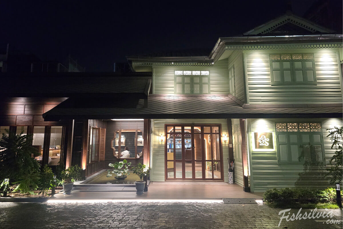 昭披耶河美食餐廳 THARN Bangkok 浪漫迷人的夜間復古老建築外觀