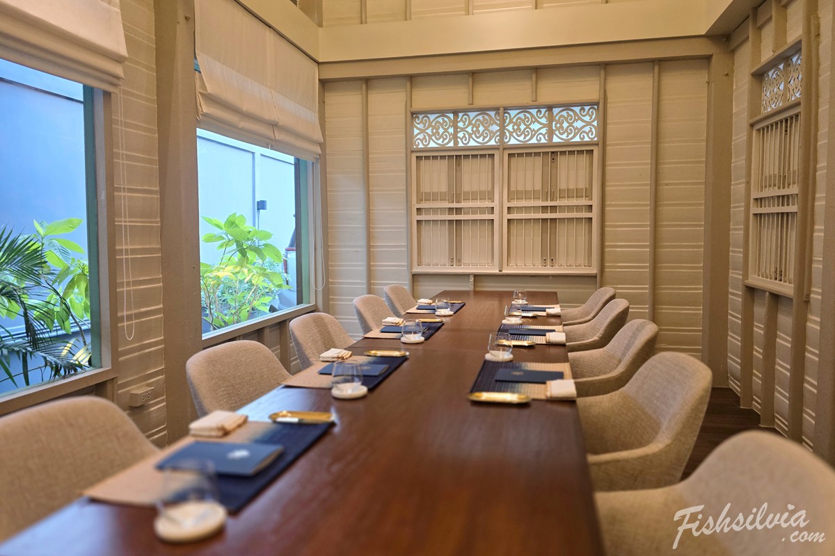 曼谷約會餐廳推薦 THARN Bangkok 質感的餐桌佈置與餐具
