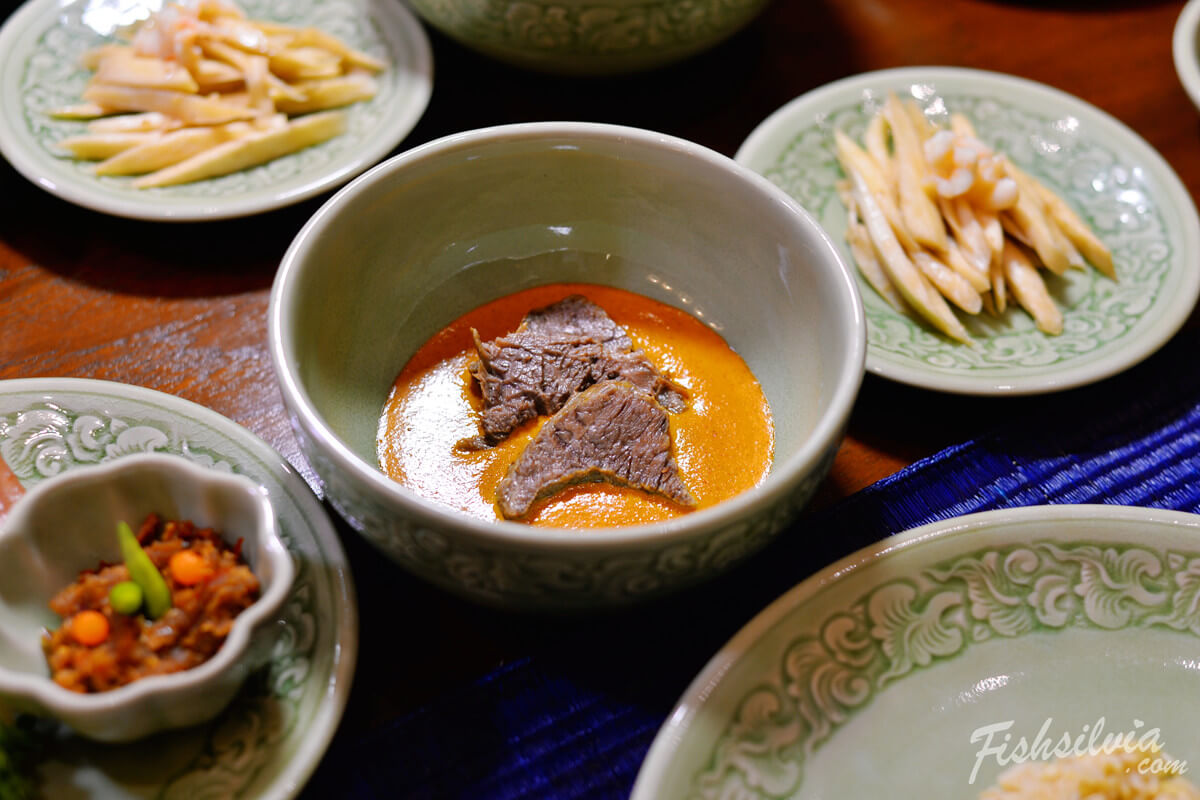 曼谷老城區美食 THARN Bangkok 菜單中牛肉咖哩